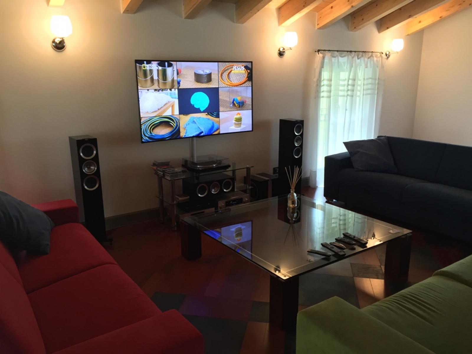 KEF R  .  PIONEER LX . LG 4K